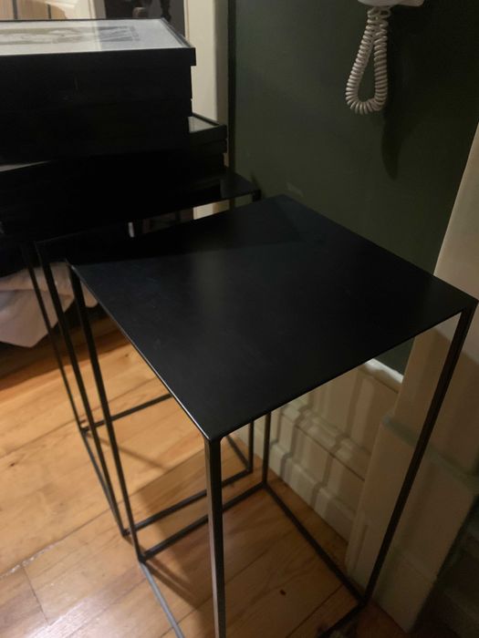 Conjunto par duas mesas de apoio/cabeceira mesinhas metal preto pretas