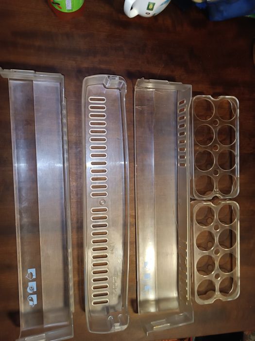 Полки боковые и формы для яиц в холодильник Самсунг