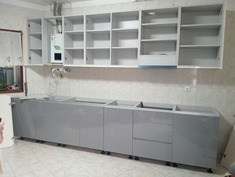 Montagem de carpintaria e mobiliário