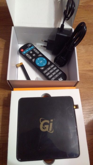 Продам Android tv box приставку