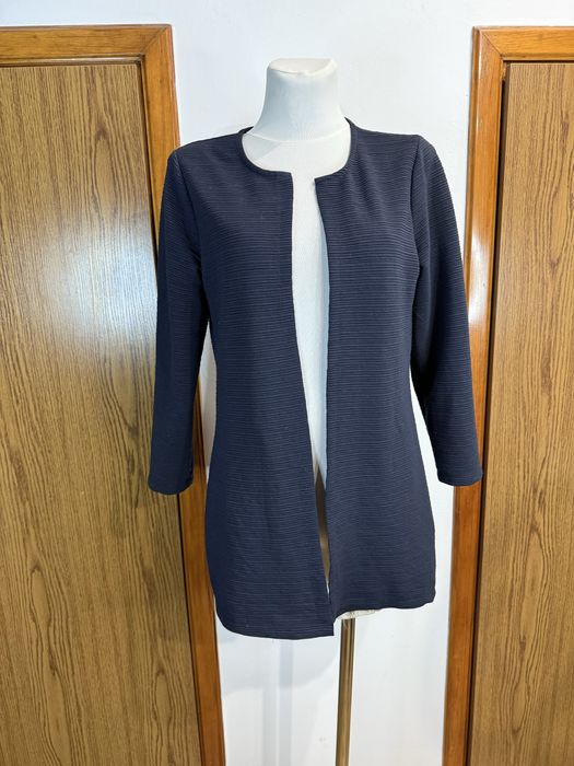 Granatowa długa marynarka narzutka