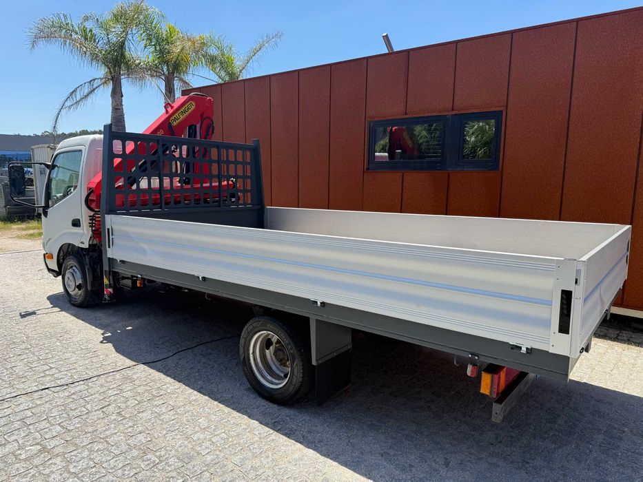 Carrinha Toyota dyna com grua palfinger