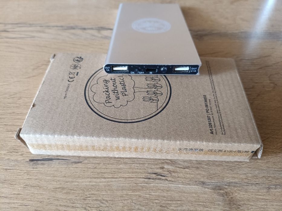Mały powerbank srebny