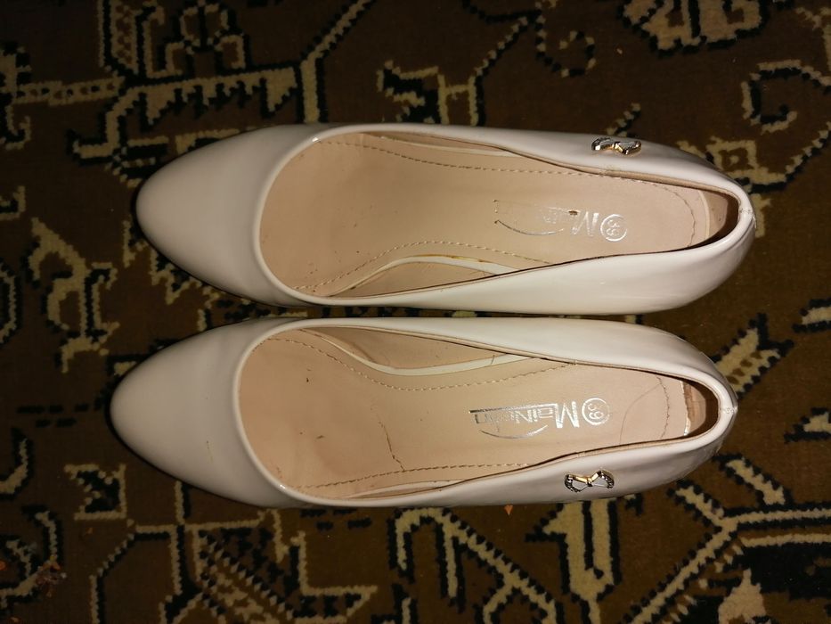 Продам женские туфли