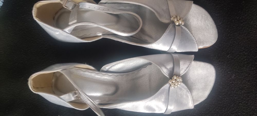 Buty 41 srebrne..
