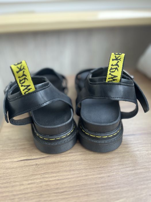 Dr. Martens (41р)