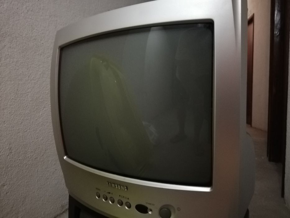 TV Samsung cinza 37cm