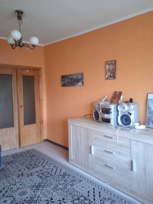 2 кімнатна біля Будинку Офіцерів в гарному стані