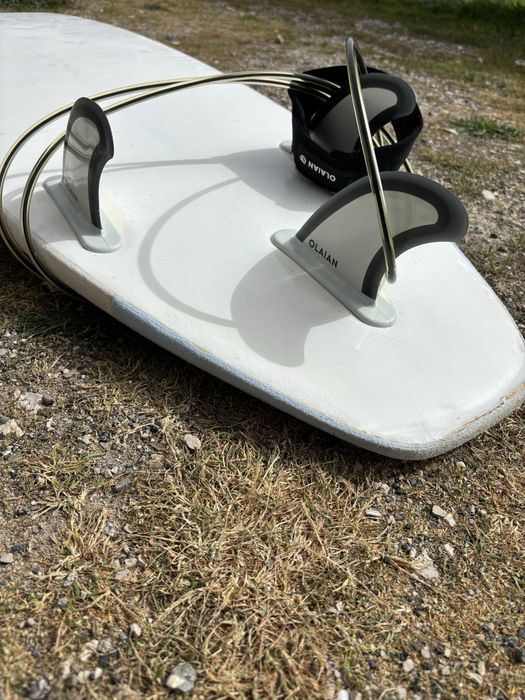 Softboard 6,4 + leash e quilhas novas