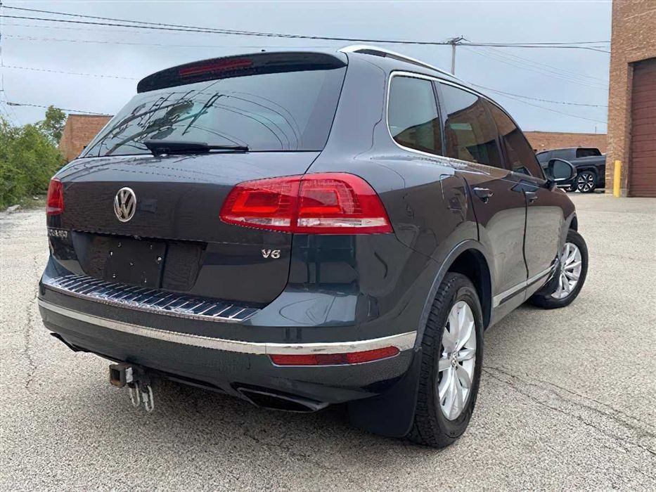 Volkswagen Touareg      2015