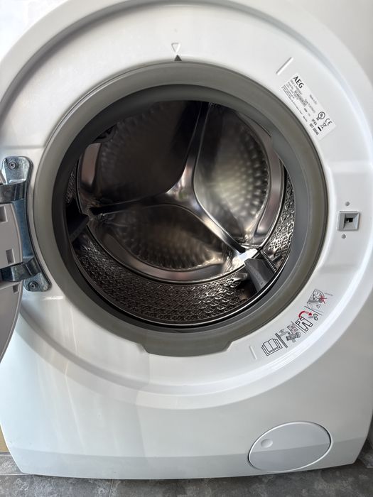 Máquina de Lavar e Secar Roupa AEG Série 7000 Kombi (Modelo DualSense)
