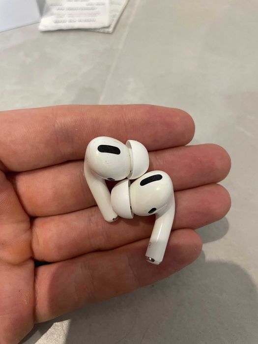 Apple AirPods Pro Gen 1 2019