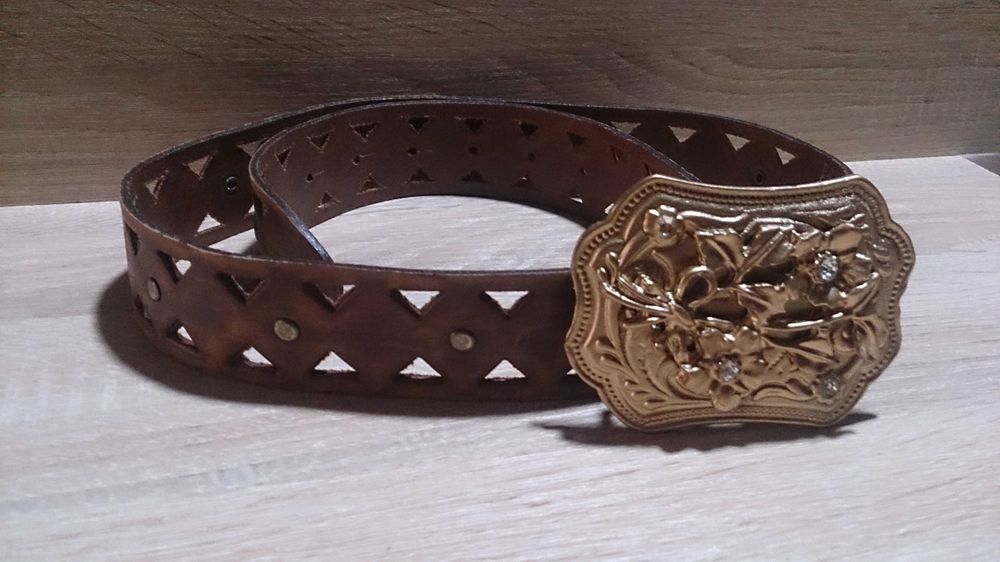 Оригинальный кожанный женский ремень в Исландском стиле.