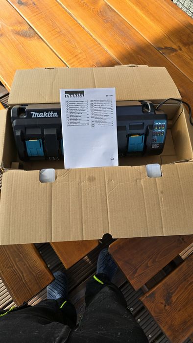 Makita Ładowarką DC18SF