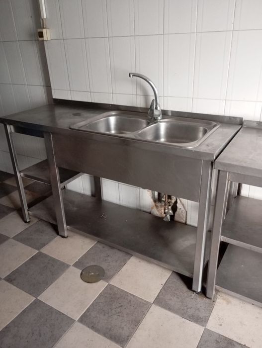 Vendo esta banca muita bonita bom estado