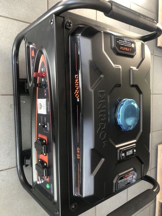 Генератор 2,5квт новий