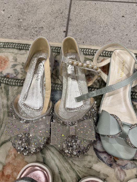 Na sprzedaż buty