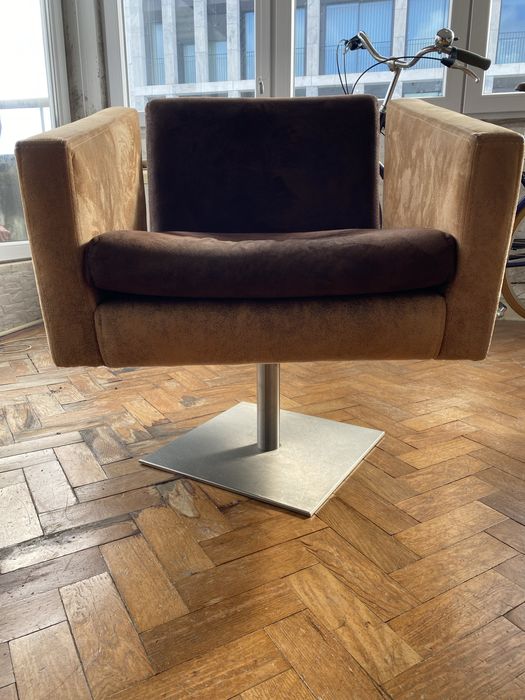 Cadeirão Pele impecável preço novo