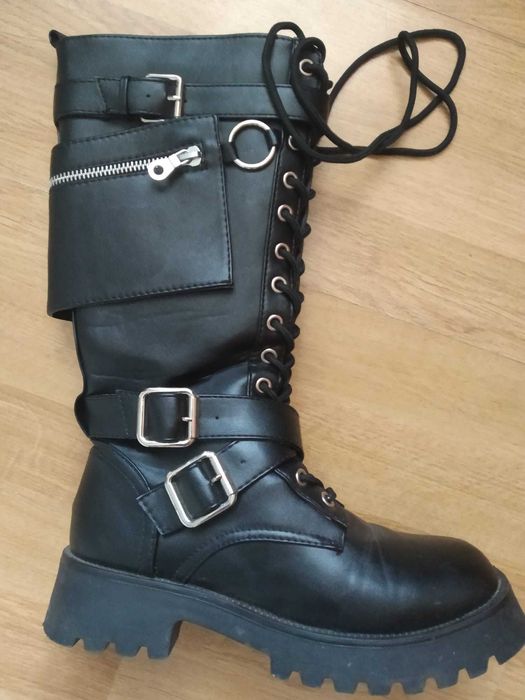 Botas pretas de cano alto (mota e outras ocasiões)
