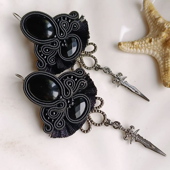 Całkowicie czarne kolczyki sutasz soutache z onyksami gotyckie goth
