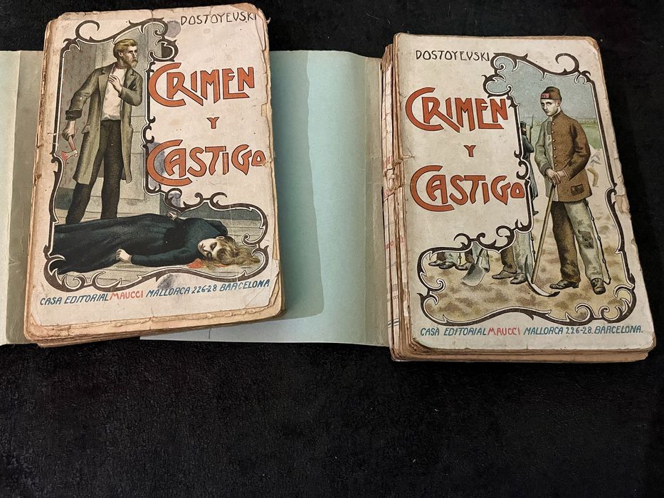 Exemplares da obra Crime e Castigo