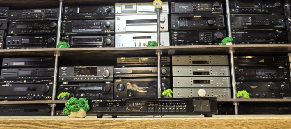 Тюнер Pioneer F-717