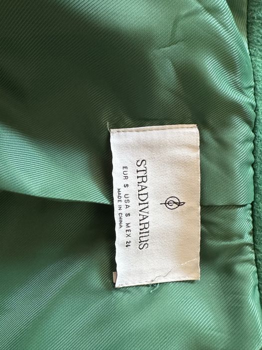 Пальто Stradivarius зелене розмір S на завязці