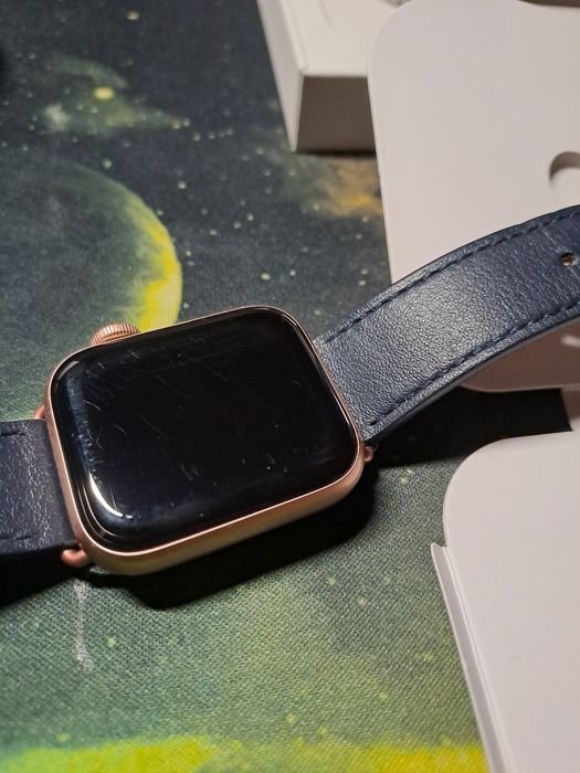 Apple Watch SE 40mm Gold Aluminium (smartwatch)