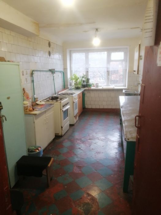 Продам кімнату в гуртожитку Центр