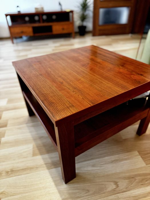 Stolik kawowy, ciemny odcień drewna