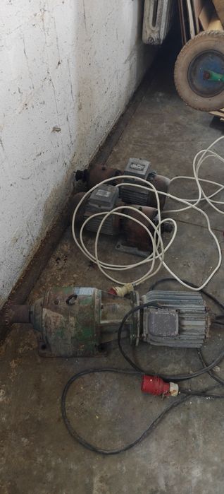 Silnik elektryczny z motoreduktorem