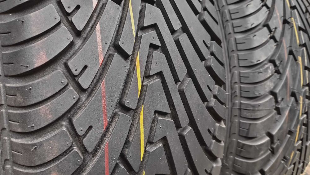Шини 235/65R17. Goodyear. Всесезонні. Німеччина