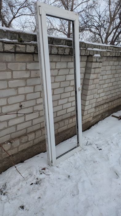 Пластиковая дверь висота 225 ширина75 +-