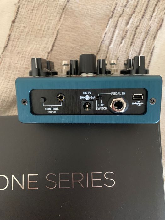 Pedal de Delay e Reverb Source Audio Collider