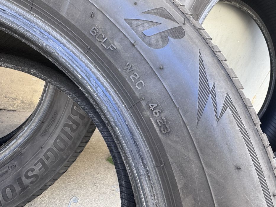 Зимова резина Bridgestone 215/65/r17