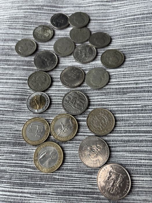 Conjunto de moedas diversas