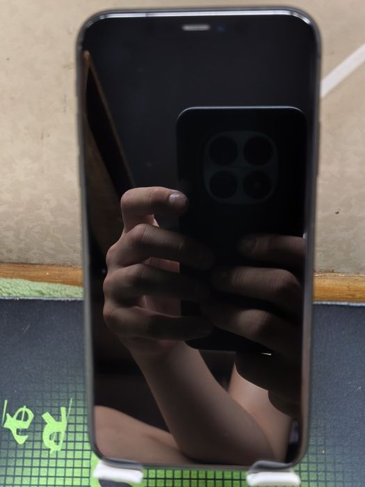 Продам iPhone 11 64gb newerlock