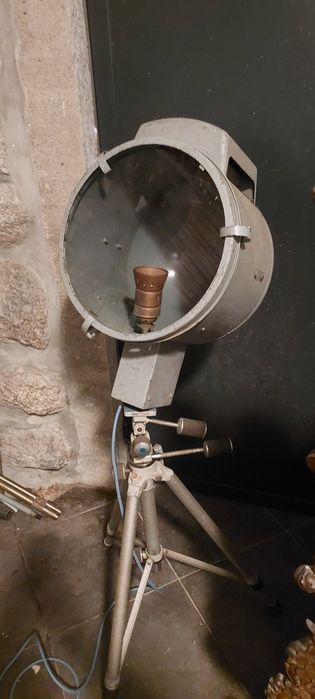 candeeiro  design industrial  vintage com tripé
