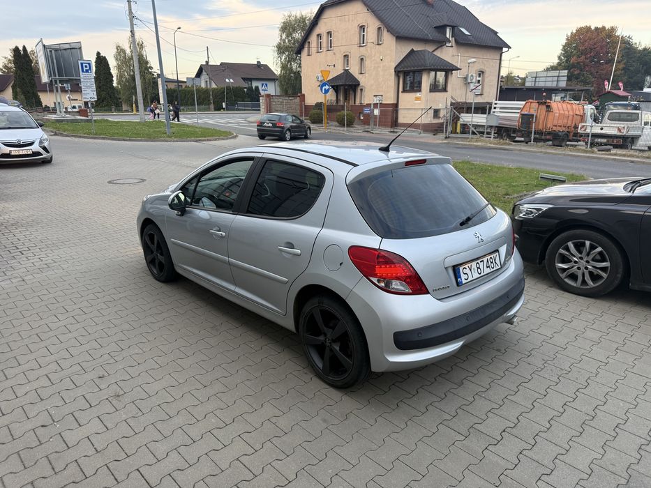 Peugot  207   1.6  Benzynka   Mały przebieg  Klimatyzacja