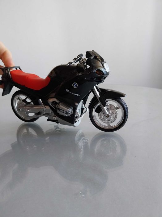 Miniatura de uma mota BMW R 1100 RS