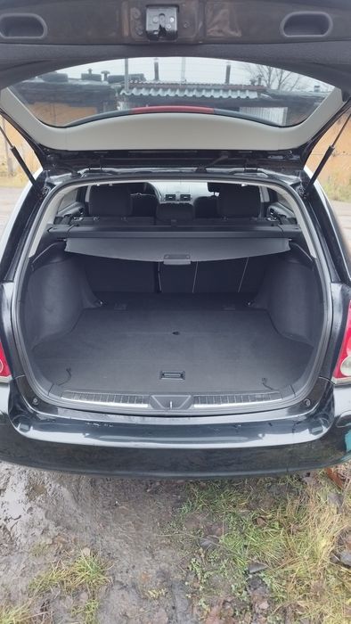 Тойота Авенсіс Універсал