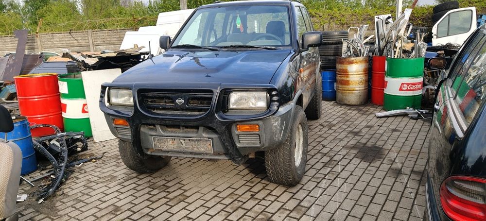 Nissan Terrano ll w całości lub na części..