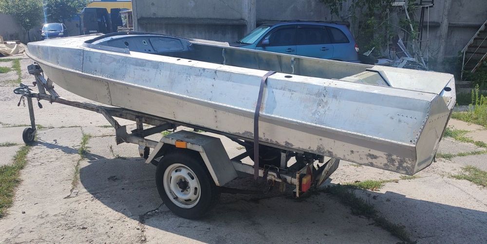 Лодка Обь-м 1977г с лафетом