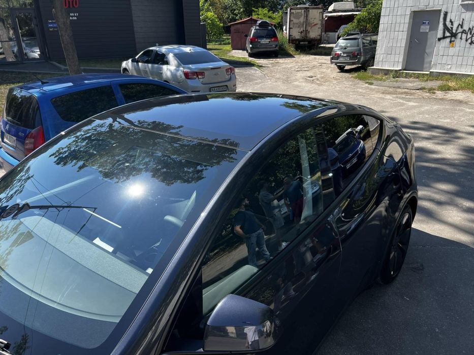 Продам Tesla model Y.
