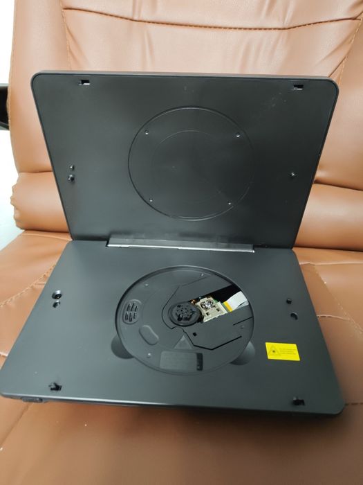 Новий портативний DVD-плеєр Wonnie 10.1" з акумулятором