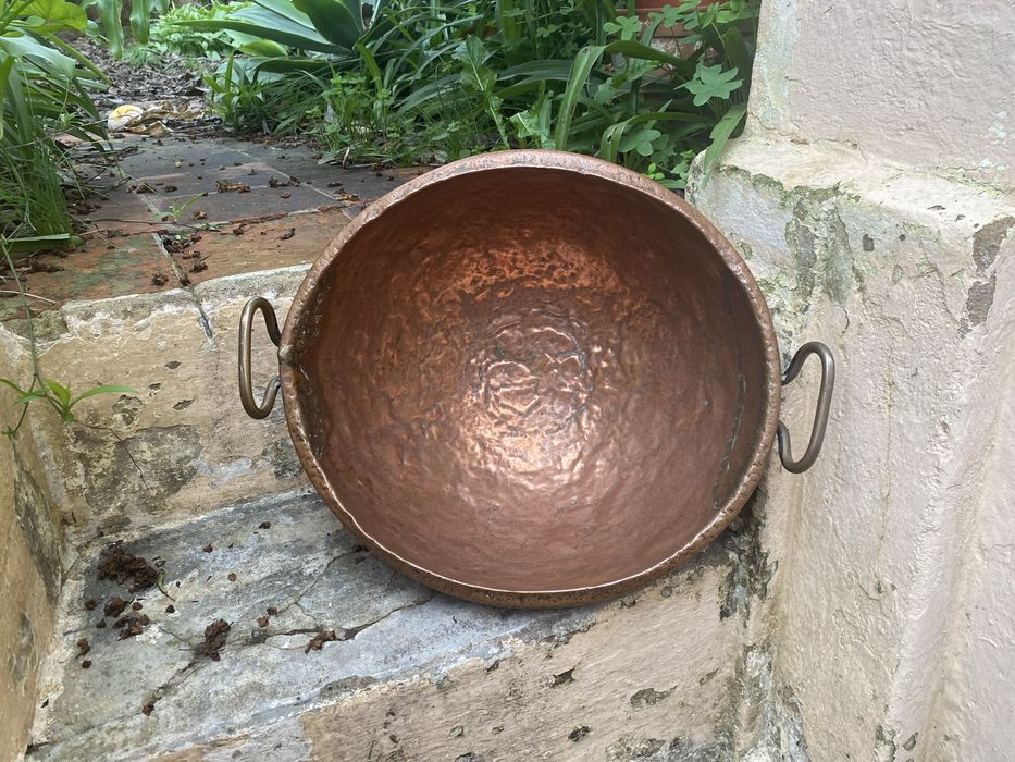 Caldeiro cobre artesanal polido base concava