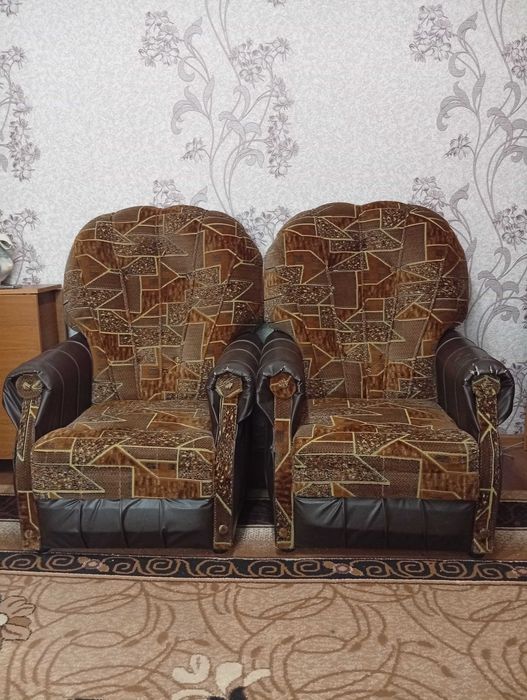 Диван и два кресла