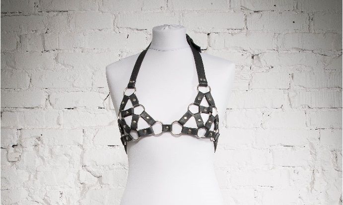 682/ Ekstrawaganckie skórzane bikini S z metalowych ringów i figi