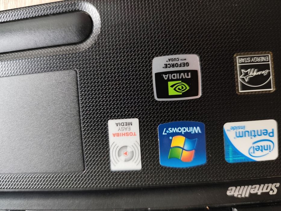 Toshiba Satellite C 660-1 X 8