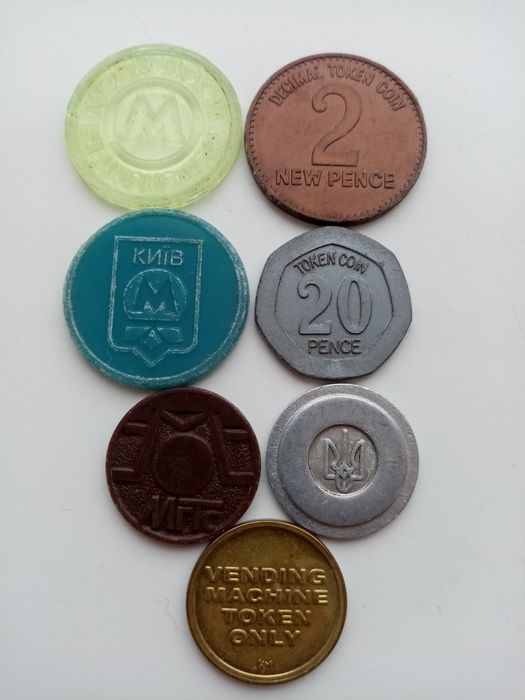 Житони різного типу.